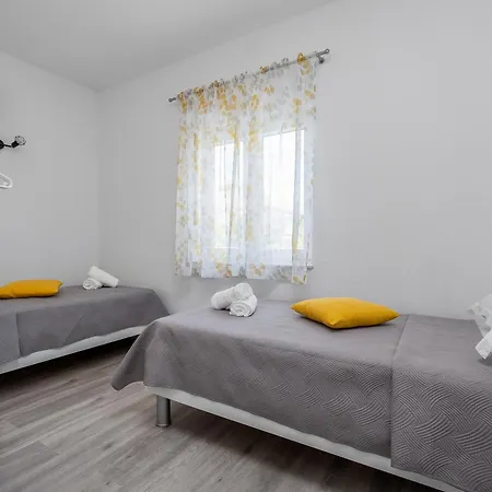 Josip アパート *